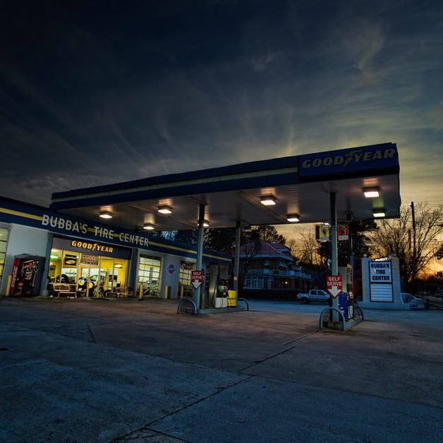 Outside view of the Bubbas Tire Center.